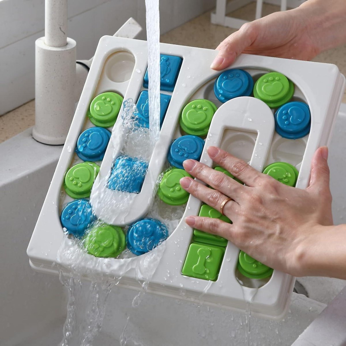 Disinfecting puppy puzzle feeders